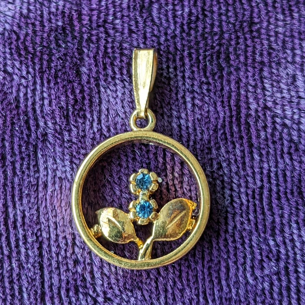 Vintage 14K Gold Plated Flower Pendant With Sapphire Blue Stones